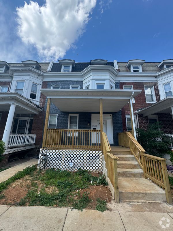 Building Photo - 3920 Ridgewood Ave