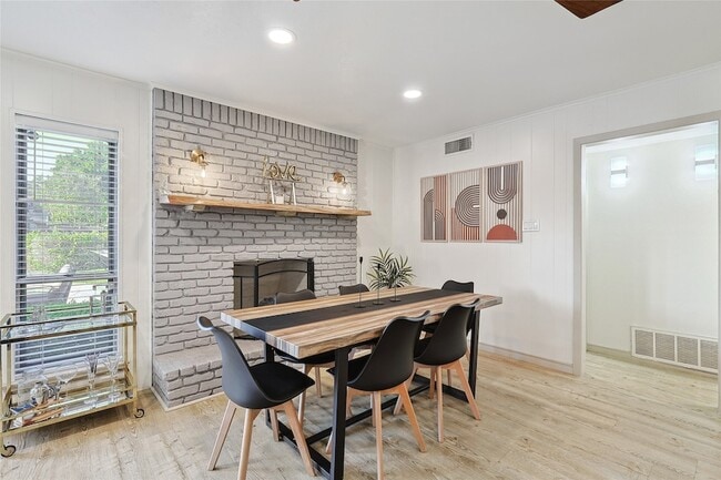 Foto del edificio - 7841 El Pensador Dr