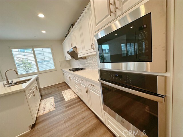 Foto del edificio - 16077 Apricot Ave