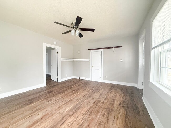 Building Photo - 1-Bedroom Single-Level Duplex with Yard in Sparta, TN