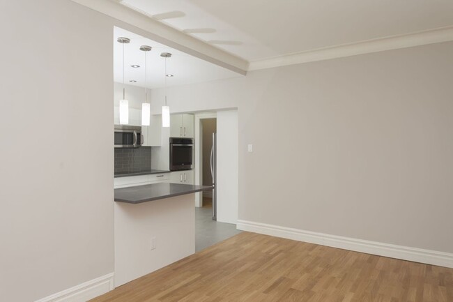Building Photo - 4557 Rue Sherbrooke O