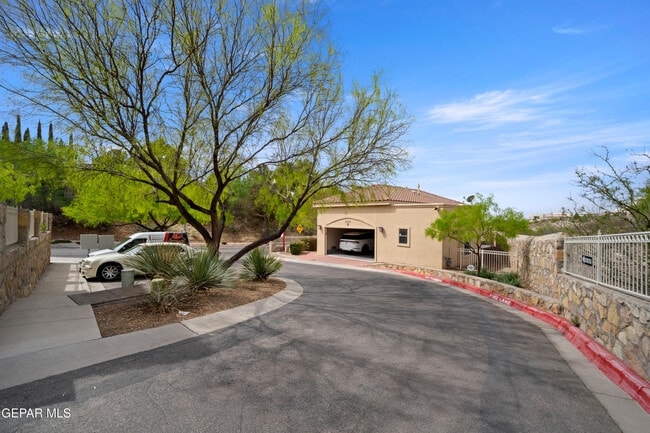 Building Photo - 5939 Bandolero Dr