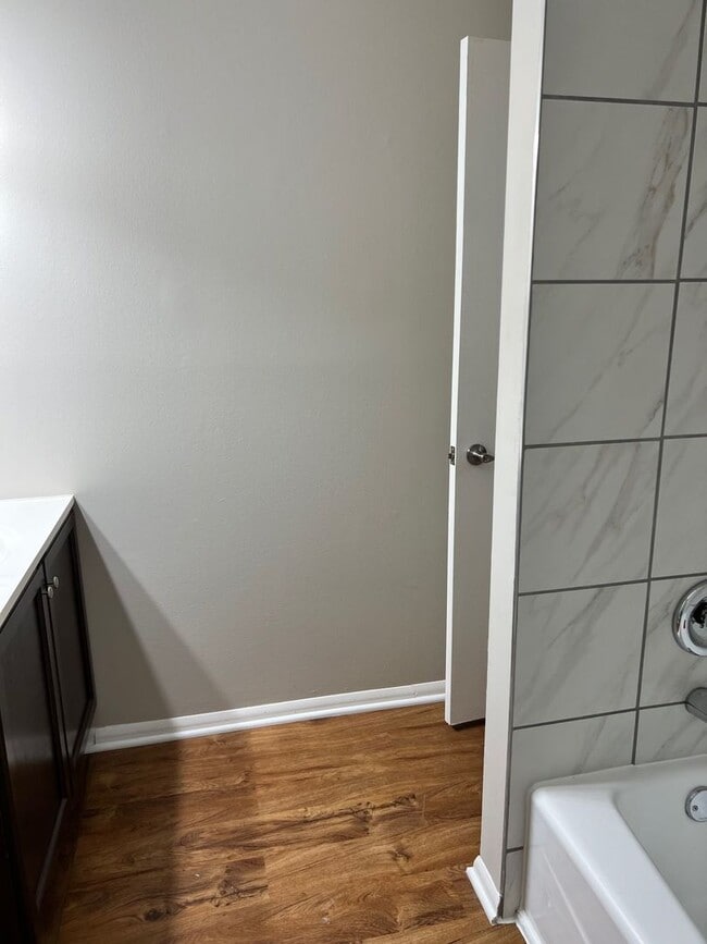 Building Photo - Charming Two-Bedroom Two Bathroom Apartment in Prime Chesterton Location!