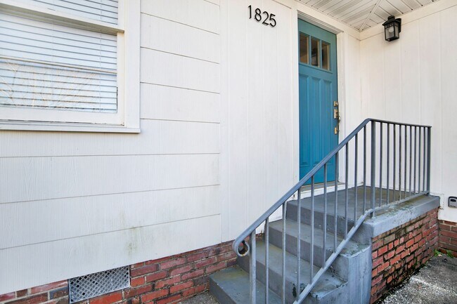 Building Photo - Vintage East Hill Mid-Century Home