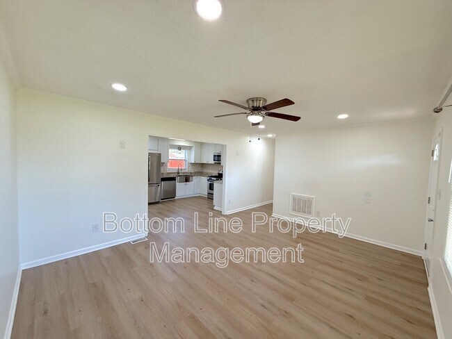Foto del edificio - 749 Shannon Bradley Rd