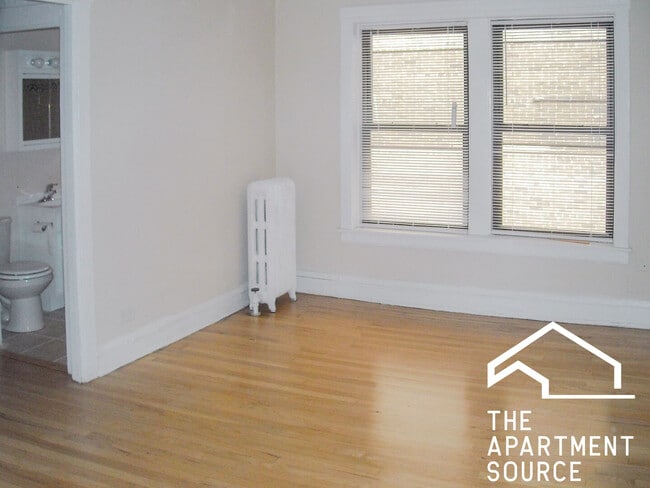 Building Photo - 514 W Cornelia Ave