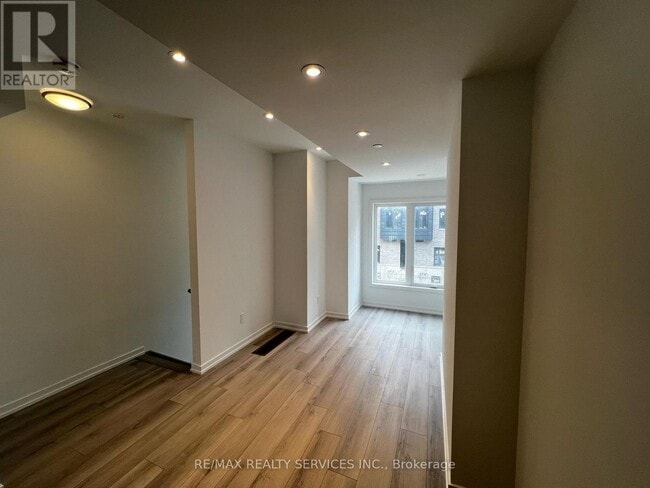 Building Photo - 19 CALAMINT Ln