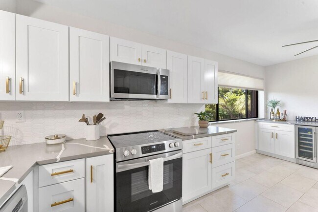 Foto del edificio - 11230 Green Lake Dr
