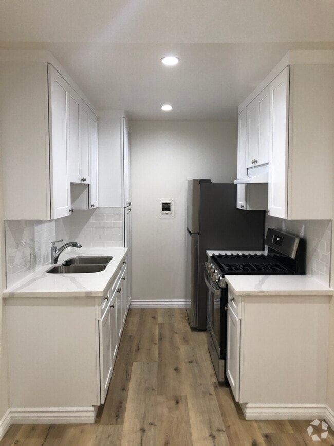1 Bdrm; Granite countertops; SS Appl; Plenty of cupboards and Pantry - 1517 11th St