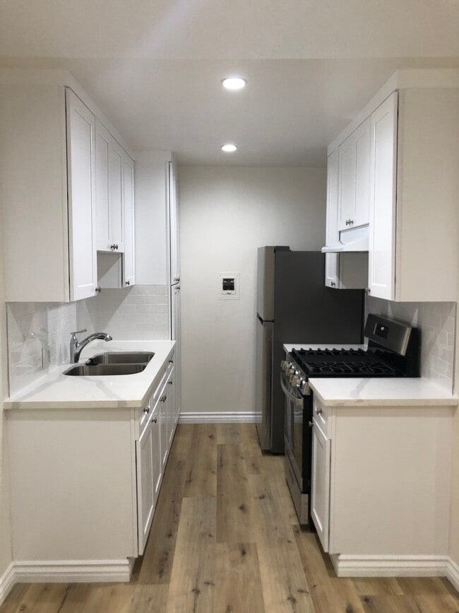 Granite Countertops; SS Apples; Plenty of cupboards and Pantry - 1517 11th St