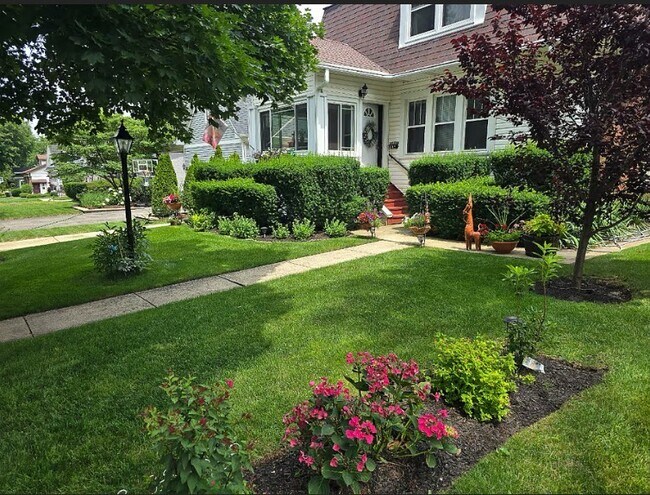 Building Photo - 437 S Craig Pl