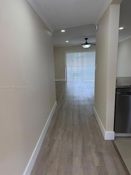 Foto del edificio - 8443 Royal Palm Blvd