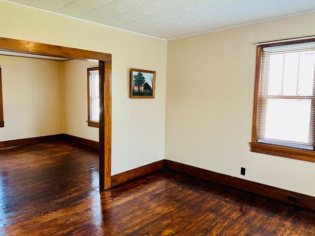Building Photo - 133 E Bald Eagle St
