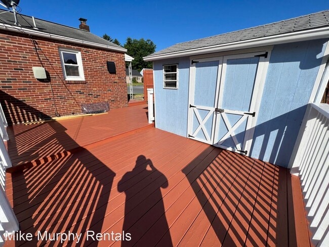 Building Photo - 3 br, 1 bath House - 300 Fishburn St