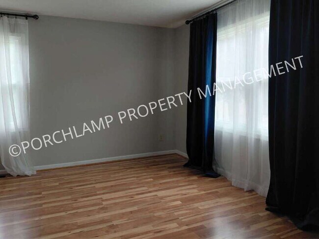 Building Photo - 3045 Chaminade Ct SW