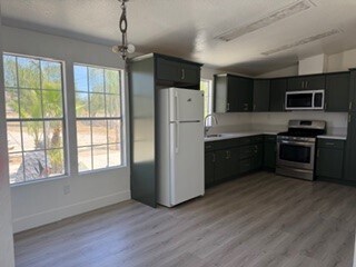 Foto del edificio - 20221 Telford Ave