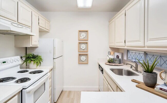 Foto del edificio - 2742 Oak Rd