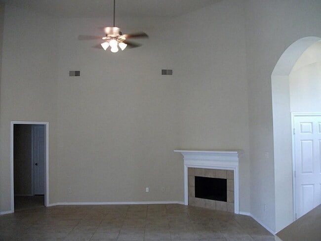 Building Photo - 2018 Shore Breeze Dr