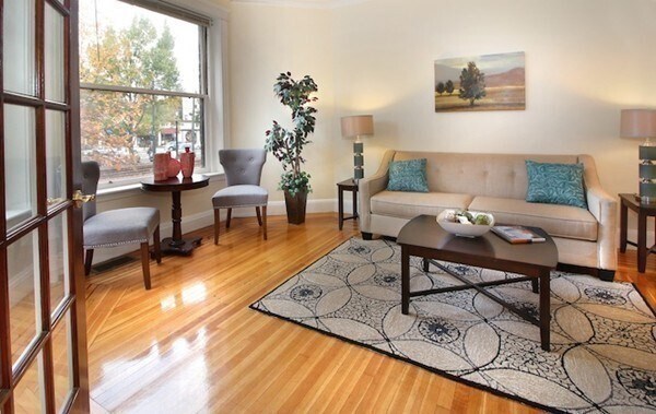 Foto del edificio - 1033 Beacon St