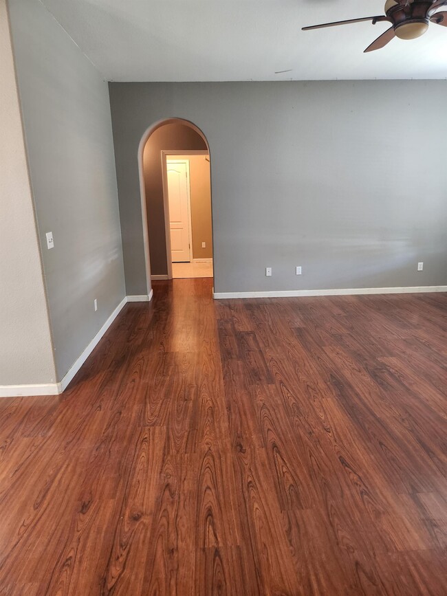 Foto del edificio - 682 W Forest St