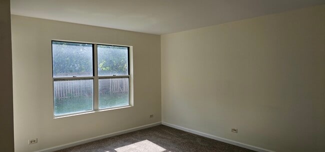 Building Photo - 1 Acorn Ln