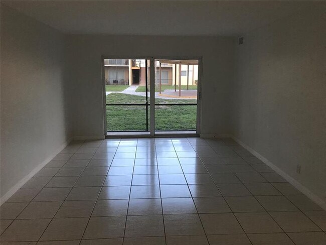 Foto del edificio - 2946 NW 55th Ave