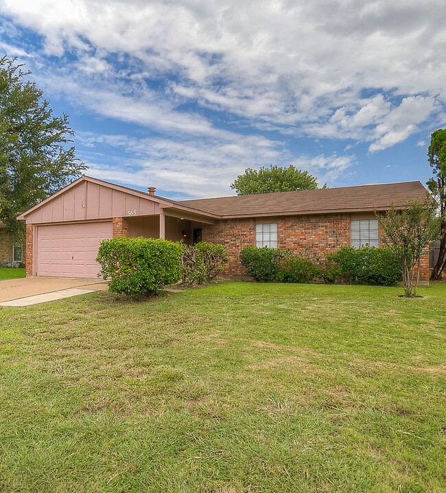 Building Photo - 565 Bell Dr