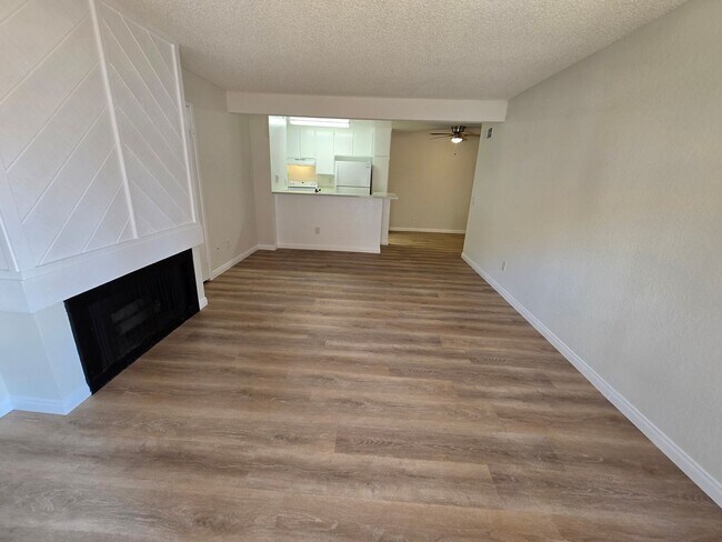 Foto del edificio - Beautifully Renovated Ground-Floor 2 Bedroom – Over 900 Sq. Ft.!