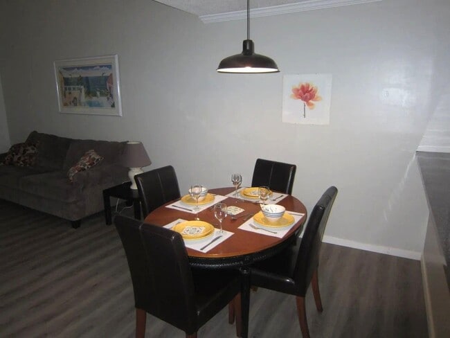 Building Photo - 1 BD/1.5BA Loft Condo Water & Electric Included
