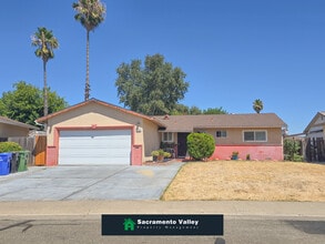 Building Photo - 8765 Crucero Dr