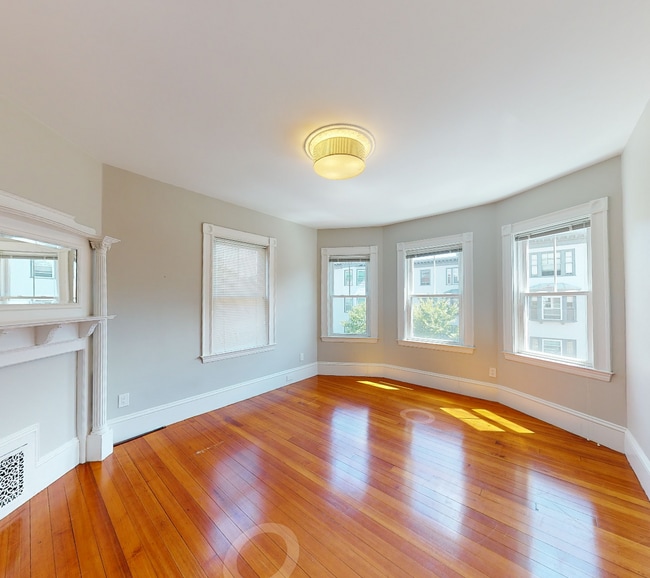 Building Photo - 107 Oxford St