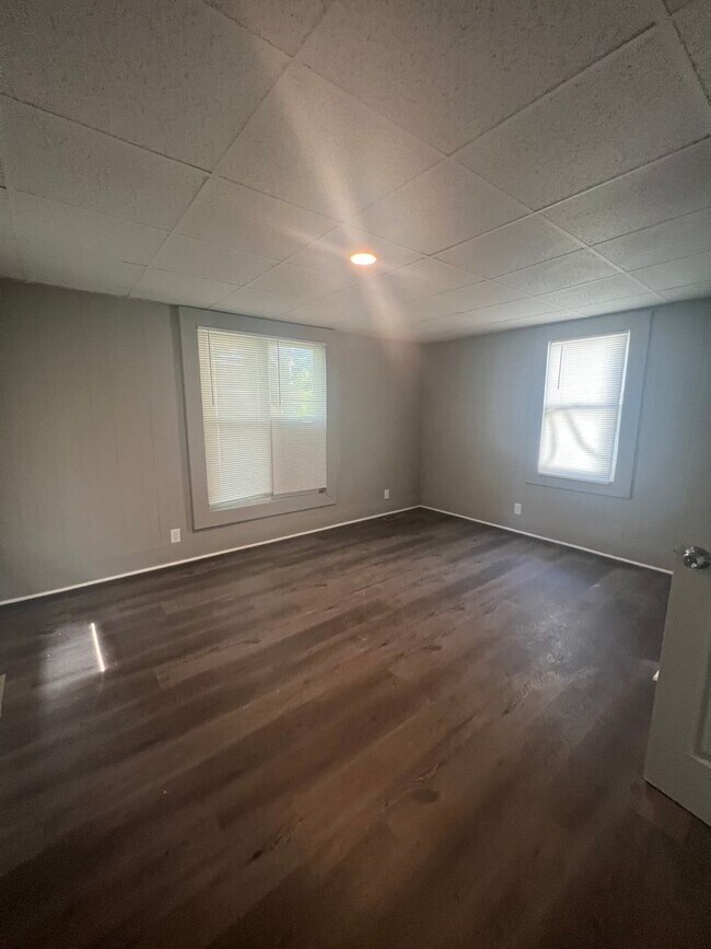 Building Photo - 3 Bedroom 1 Bath Home