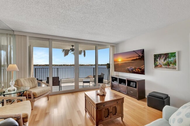 Foto del edificio - 8200 Lakeshore Dr