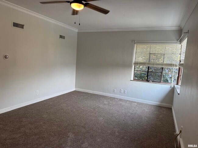 Foto del edificio - 405 W Columbia Ave