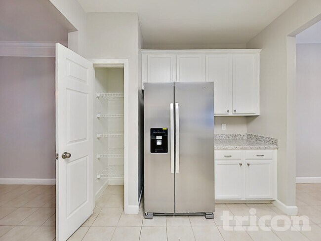 Foto del edificio - 8322 Knapp Ct