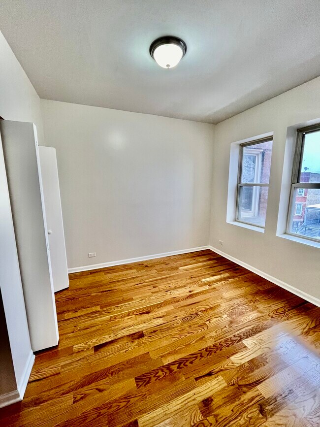 Building Photo - 1530 N Avers Ave