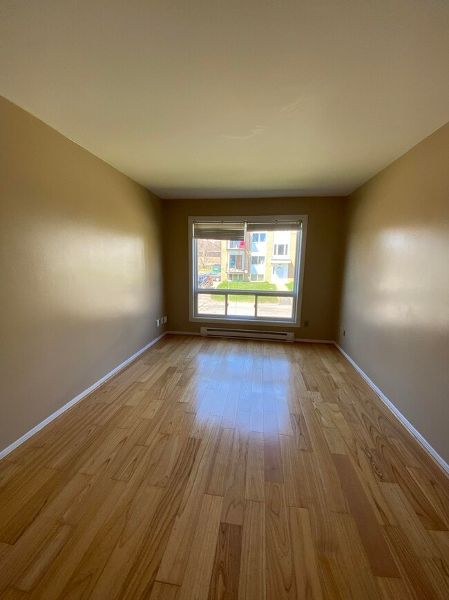 Building Photo - 615 Chalmers Ct