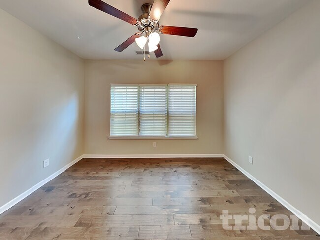 Foto del edificio - 2151 Cason Ln