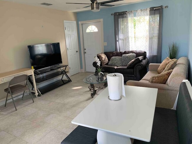 Building Photo - 4430 Gulfstream Dr