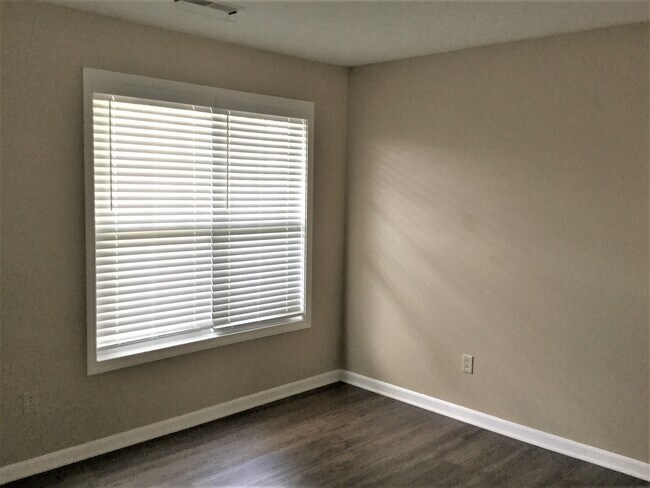 Foto del edificio - 6560 Black Forest Ct