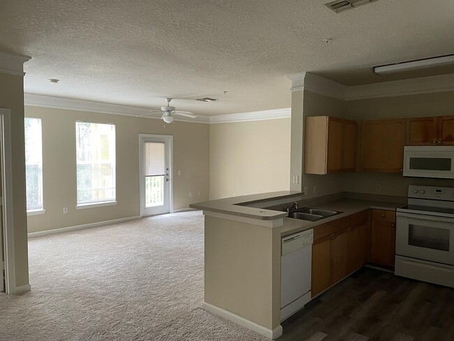 Building Photo - 8818 Villa View Cir