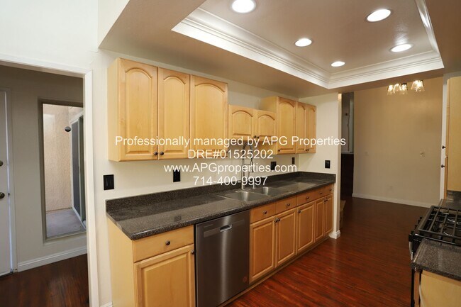 Building Photo - 2 Bed + 2 bath split level Condo with a 2 ...