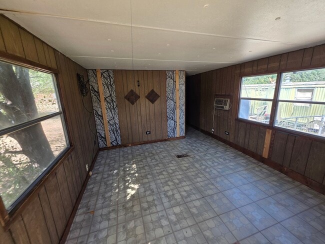 Building Photo - PINEHILLS MOBILE CT