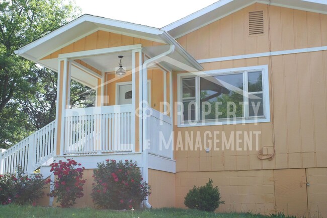Building Photo - 3 Bedroom In Heart of Branson