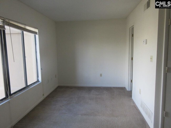 Building Photo - 1600 Park Cir