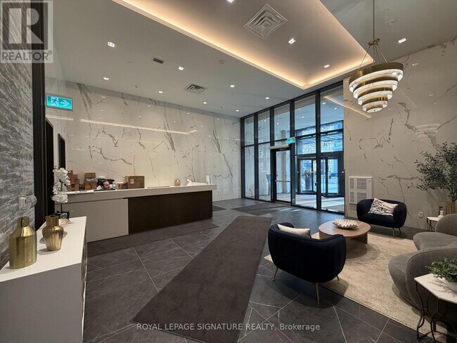 Photo du bâtiment - 4955 Yonge St