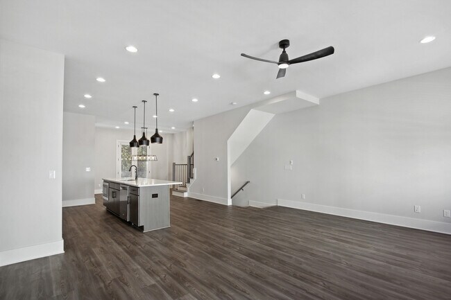 Foto del edificio - 2450 Sycamore Rd