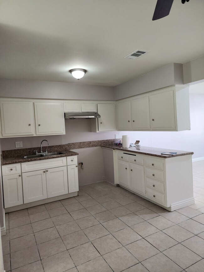 Building Photo - 4752 Canoga St
