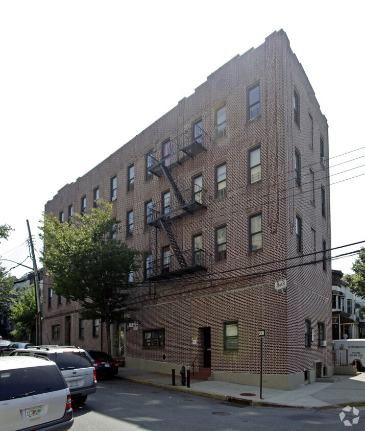 Foto principal - 622 E 235th St