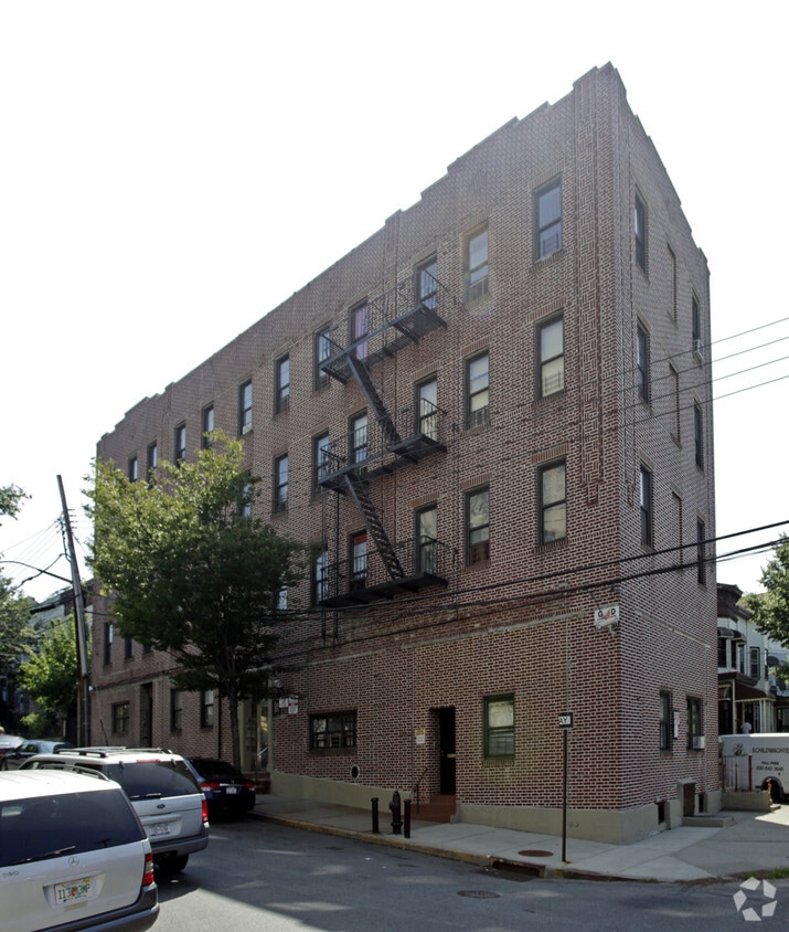 Primary Photo - 622 E 235th St